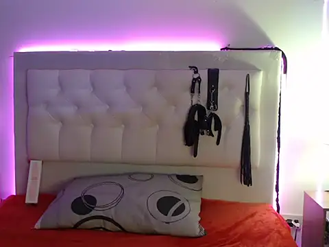 Snapshot of Isa_Boom chatting on December 2025 11:49:02 AM Isa Boom online show from December 2025 11:49:02 AM