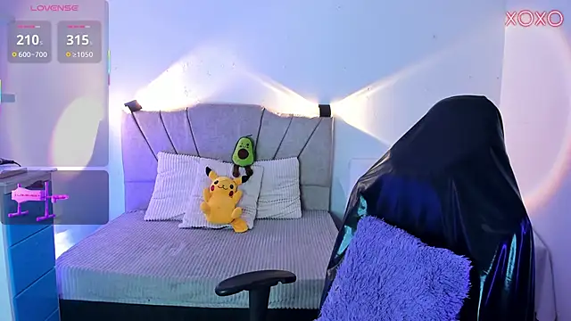 Snapshot of ravencollen chatting on November 2025 01:43:01 PM ravencollen online show from November 2025 01:43:01 PM