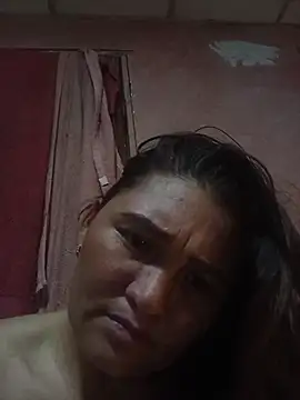 Snapshot of Leona-Pig chatting on December 2025 08:17:01 PM Leona-Pig online show from December 2025 08:17:01 PM