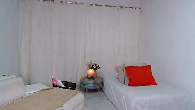 Snapshot of CoralReyes_IH chatting on November 2025 10:48:02 AM CoralReyes IH online show from November 2025 10:48:02 AM