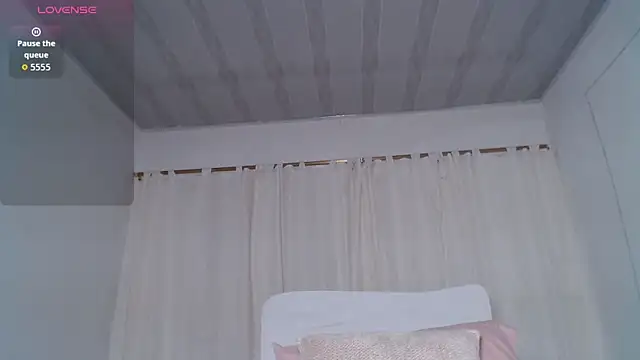 Snapshot of CoralReyes_IH chatting on December 2025 11:04:02 AM CoralReyes IH online show from December 2025 11:04:02 AM