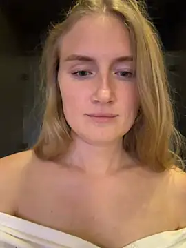 Snapshot of olliebells chatting on May 2026 04:25:02 PM olliebells online show from May 2026 04:25:02 PM