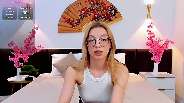 CindyMoriLove online show from January 2026 02:43:02 PM