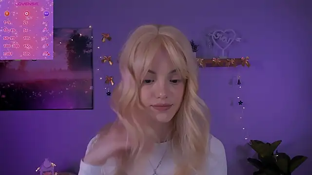 Snapshot of mia_starrr_ chatting on December 2025 08:05:02 PM mia starrr online show from December 2025 08:05:02 PM