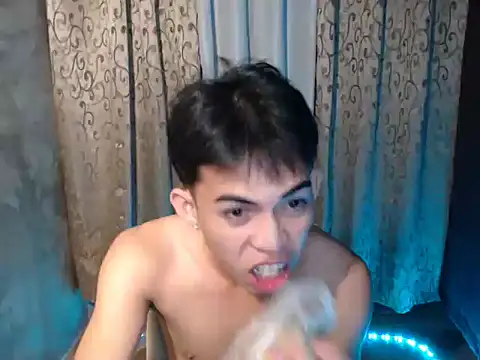 Urhotsilverboy online show from December 2025 03:32:01 PM