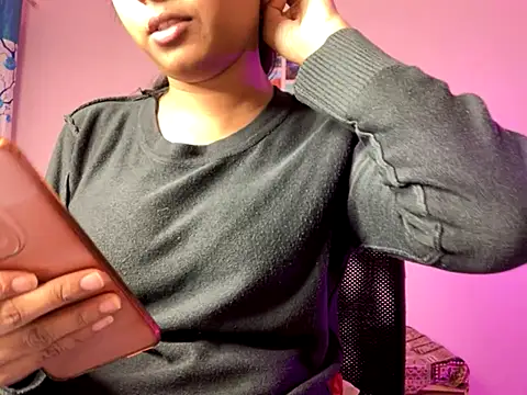 Suzanne 0 online show from November 2025 04:22:01 PM