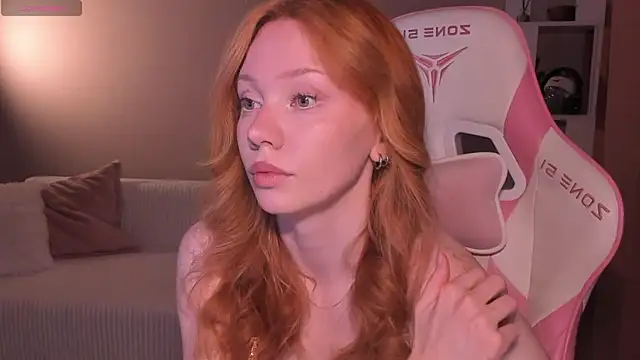 Snapshot of Elisahsthetics chatting on July 2026 07:50:01 PM Elisahsthetics online show from July 2026 07:50:01 PM