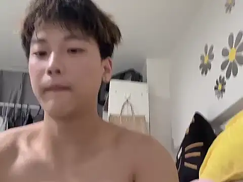 yangyang2006 online show from November 2025 01:00:01 PM