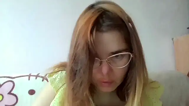 Snapshot of HornyElena chatting on November 2025 11:32:02 AM HornyElena online show from November 2025 11:32:02 AM