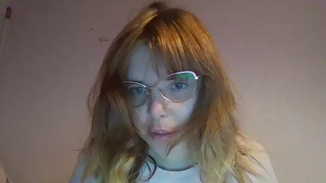 Snapshot of HornyElena chatting on November 2025 03:12:02 PM HornyElena online show from November 2025 03:12:02 PM