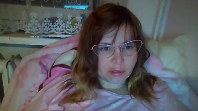 Snapshot of HornyElena chatting on December 2025 09:23:02 PM HornyElena online show from December 2025 09:23:02 PM