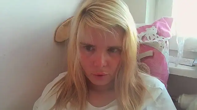 Snapshot of HornyElena chatting on June 2026 03:34:02 PM HornyElena online show from June 2026 03:34:02 PM