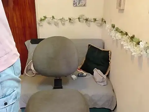 Snapshot of LuluKiss_ chatting on December 2025 01:38:01 PM LuluKiss online show from December 2025 01:38:01 PM