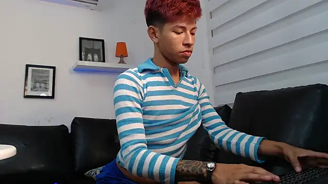 Snapshot of Tessachains_2_ chatting on November 2025 02:00:01 AM Tessachains 2 online show from November 2025 02:00:01 AM