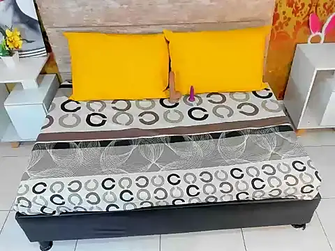 Snapshot of Yineth_Hot chatting on November 2025 09:14:02 PM Yineth Hot online show from November 2025 09:14:02 PM