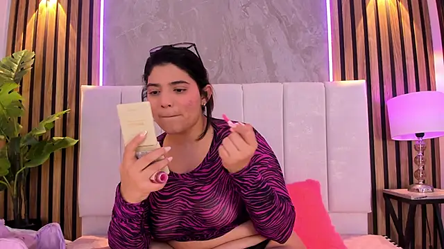 Carlotta de velour online show from April 2026 12:09:02 AM
