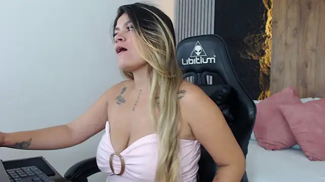 Snapshot of yesenia_villan chatting on February 2026 12:33:01 PM yesenia villan online show from February 2026 12:33:01 PM