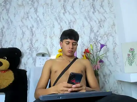 Valentino Lane online show from March 2026 02:03:01 AM