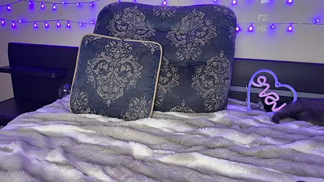 Snapshot of Fantasy_Moonlightt chatting on December 2025 12:23:02 PM Fantasy Moonlightt online show from December 2025 12:23:02 PM