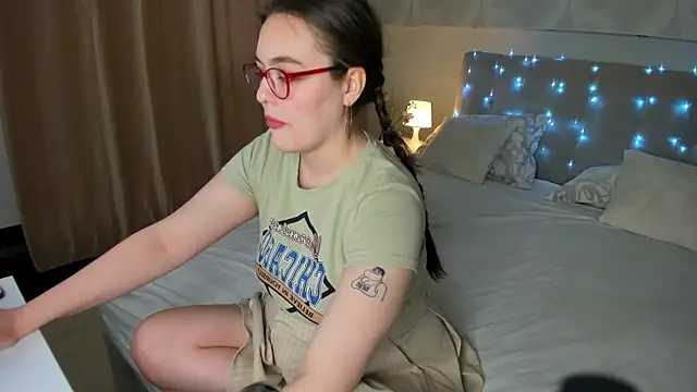 Snapshot of Mersedes_Rosso chatting on November 2025 09:20:01 AM Mersedes Rosso online show from November 2025 09:20:01 AM