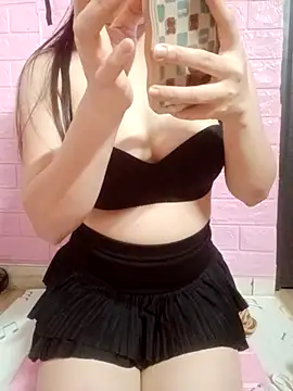 NannanLy2002 online show from December 2025 06:49:02 PM