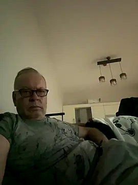 alexumke online show from November 2025 08:43:01 PM