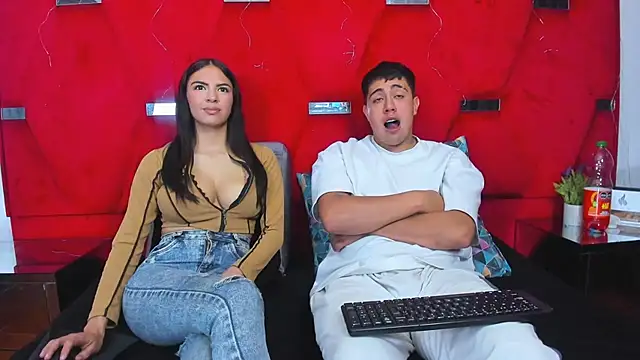 Snapshot of Emmaanddarling chatting on December 2025 12:09:02 AM Emmaanddarling online show from December 2025 12:09:02 AM