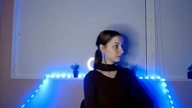 Curlyyy Girl online show from November 2025 03:01:01 PM