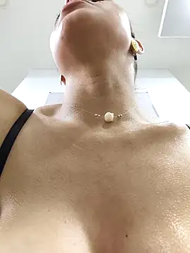 Snapshot of ALEJA__22 chatting on December 2025 07:53:02 PM ALEJA 22 online show from December 2025 07:53:02 PM