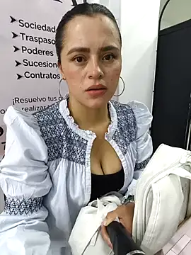 Snapshot of ALEJA__22 chatting on February 2026 06:25:01 PM ALEJA 22 online show from February 2026 06:25:01 PM