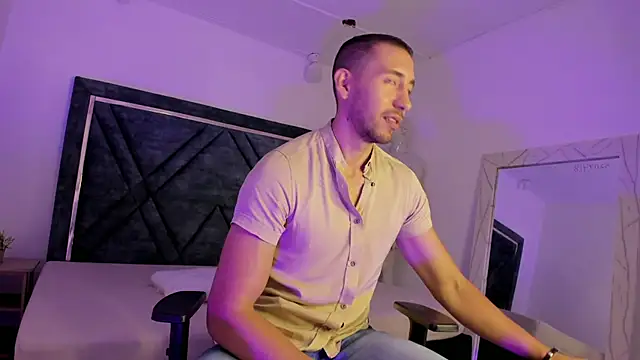 ElianReed online show from November 2025 01:21:02 PM