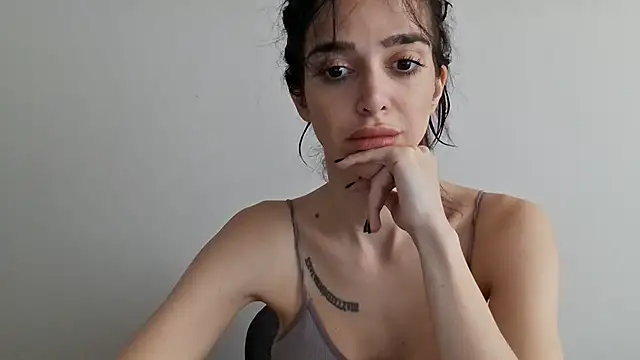 Snapshot of gloriyapg chatting on December 2025 10:42:01 AM gloriyapg online show from December 2025 10:42:01 AM