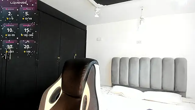 ZarinaWynne online show from April 2026 02:04:02 PM