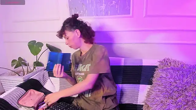 AliceMadnes online show from March 2026 12:43:01 PM