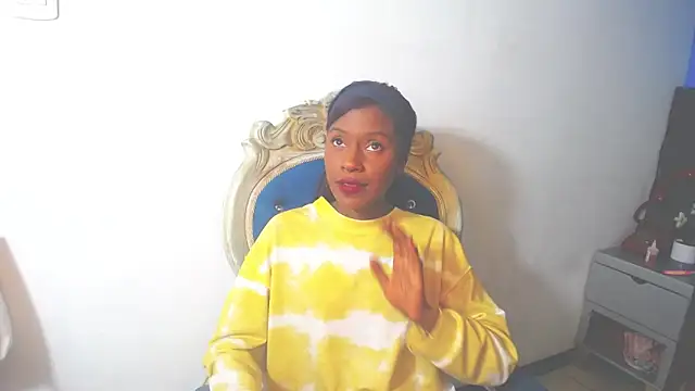 Snapshot of Aliis_Love chatting on November 2025 04:47:01 AM Aliis Love online show from November 2025 04:47:01 AM