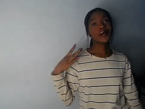 Snapshot of Aliis_Love chatting on December 2025 08:34:01 AM Aliis Love online show from December 2025 08:34:01 AM