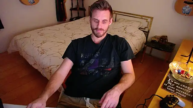 Snapshot of skatejocke chatting on November 2025 01:37:02 PM skatejocke online show from November 2025 01:37:02 PM