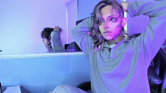 Snapshot of luxiel_ chatting on November 2025 10:32:01 PM luxiel online show from November 2025 10:32:01 PM