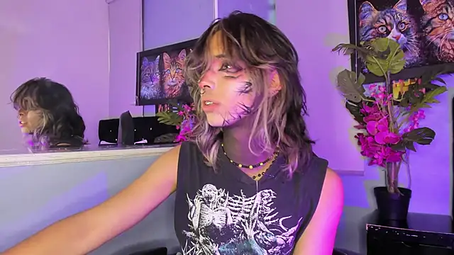 Snapshot of luxiel_ chatting on November 2025 10:44:02 PM luxiel online show from November 2025 10:44:02 PM