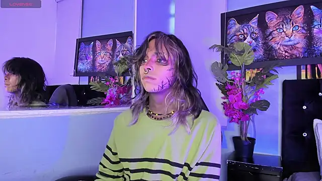 Snapshot of luxiel_ chatting on November 2025 10:23:02 PM luxiel online show from November 2025 10:23:02 PM