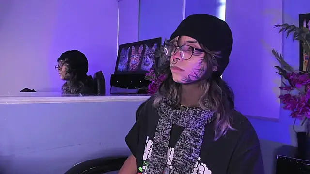 Snapshot of luxiel_ chatting on December 2025 09:35:01 PM luxiel online show from December 2025 09:35:01 PM