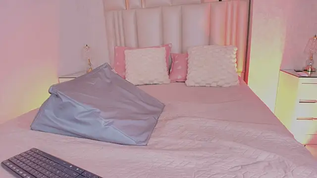 alanarose18 online show from February 2026 07:24:02 PM