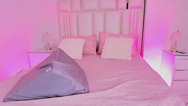 alanarose18 online show from March 2026 07:19:01 PM