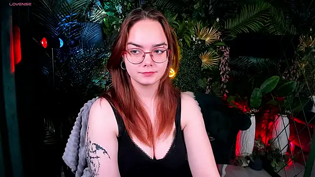 Snapshot of Lily__Evans chatting on November 2025 04:12:02 AM Lily Evans online show from November 2025 04:12:02 AM