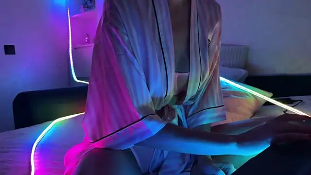 MollyLoveX online show from December 2025 06:15:01 PM