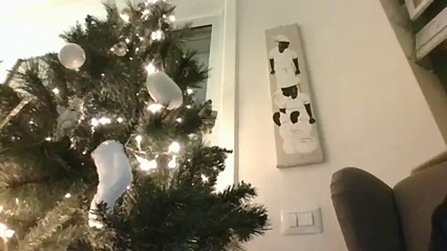 Snapshot of CuteDaddy92 chatting on December 2025 09:31:02 PM CuteDaddy92 online show from December 2025 09:31:02 PM