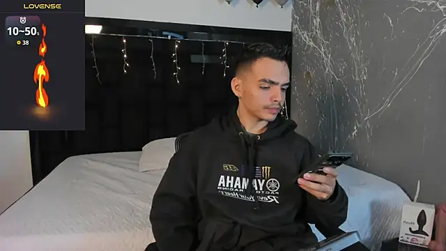 Snapshot of NicoKingg_ chatting on December 2025 04:10:01 AM NicoKingg online show from December 2025 04:10:01 AM