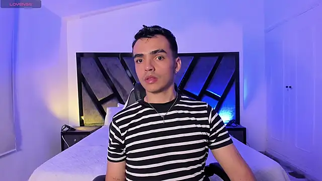 Snapshot of NicoKingg_ chatting on December 2025 11:20:01 PM NicoKingg online show from December 2025 11:20:01 PM