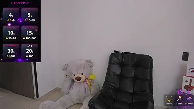 Snapshot of CamilaBliss chatting on December 2025 08:15:01 PM CamilaBliss online show from December 2025 08:15:01 PM