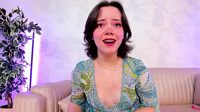 Snapshot of AnnaTylor chatting on December 2025 12:32:02 PM AnnaTylor online show from December 2025 12:32:02 PM